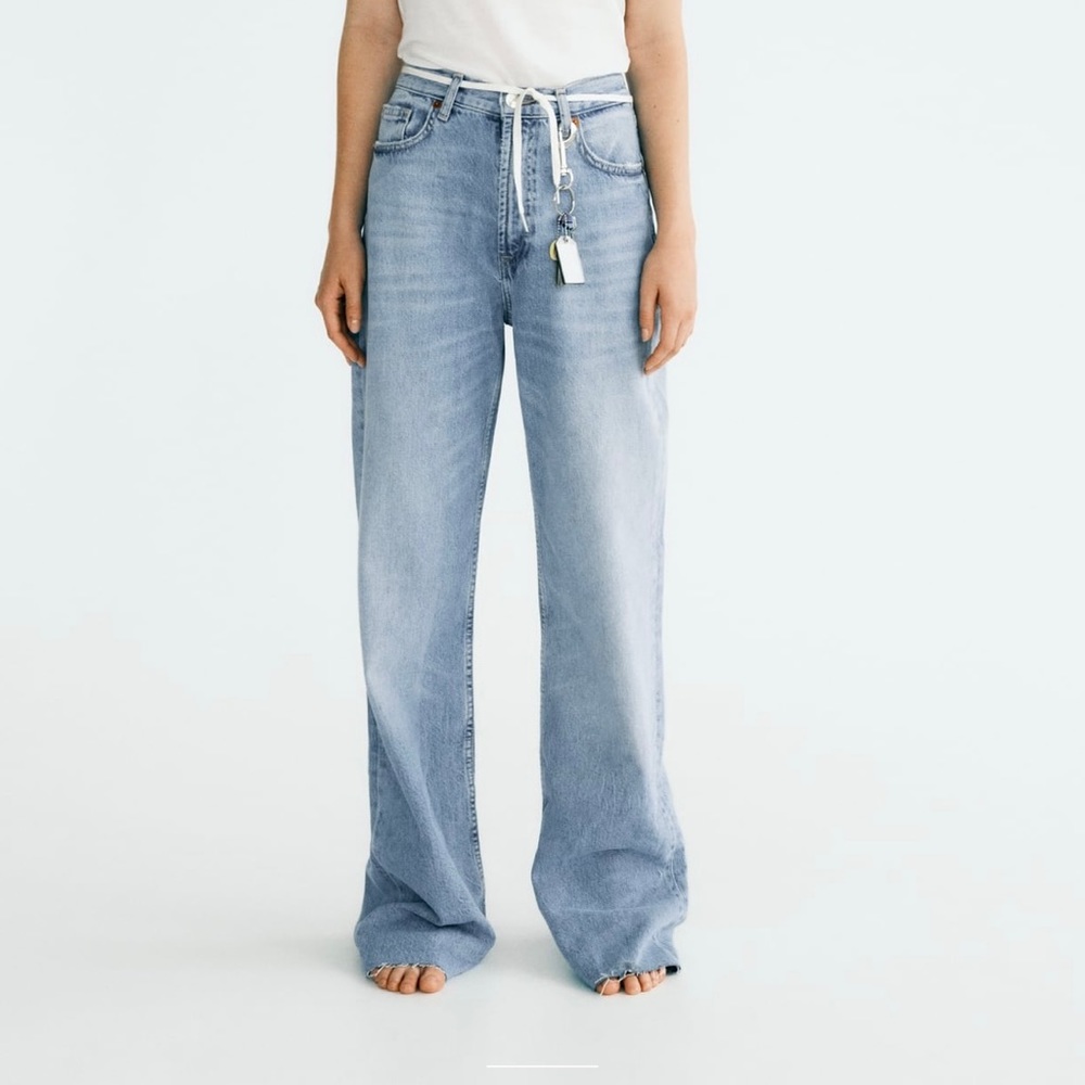 Zara. NWT. FULL LENGTH TRE HIGH RISE WIDE LEG JEANS.